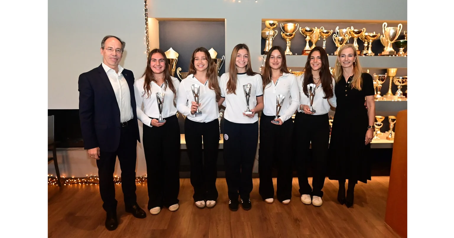 Ο Ναυτικός Όμιλος Βουλιαγμένης βράβευσε τους αθλητές και τις αθλήτριες που διακρίθηκαν σε εθνικό και διεθνές επίπεδο