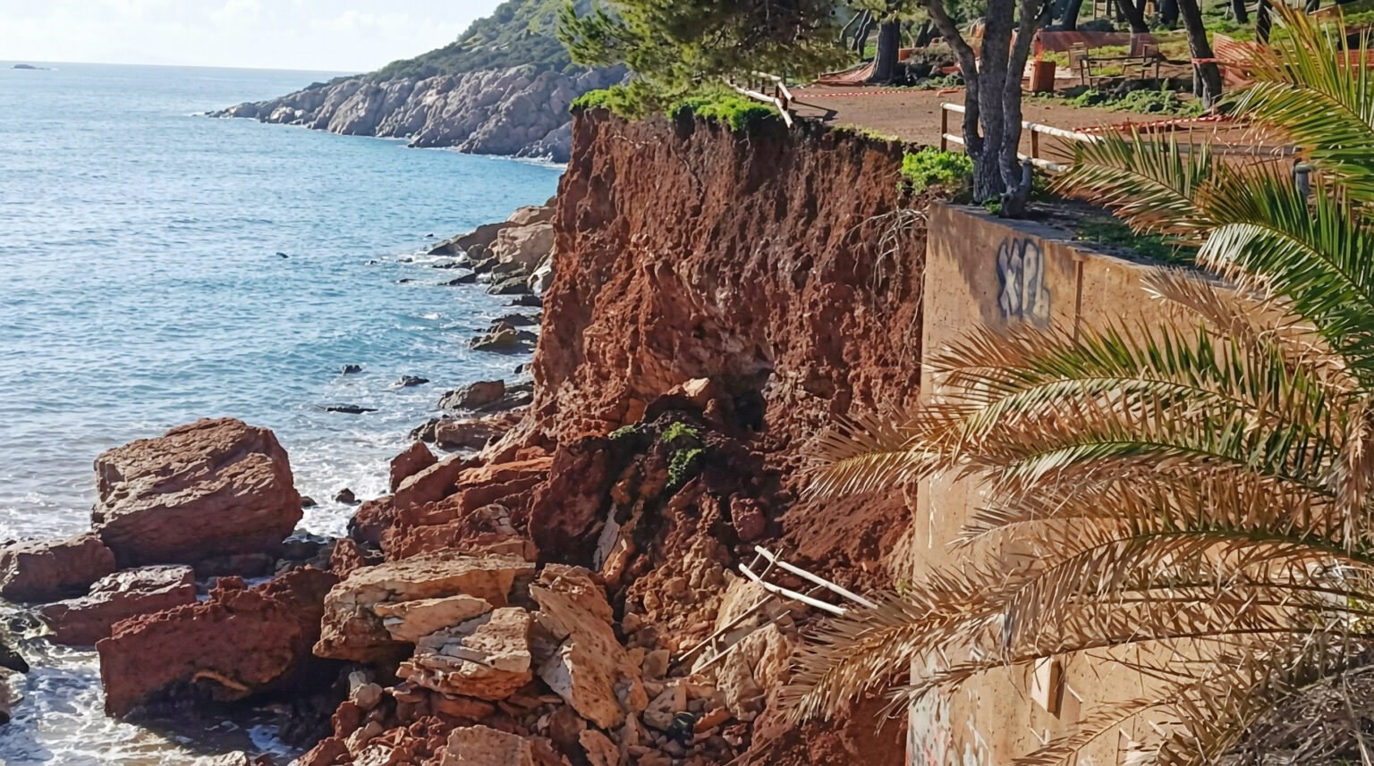 Βάρκιζα: Νέα κατολίσθηση λόγω των βροχοπτώσεων στα “Κανάρια”