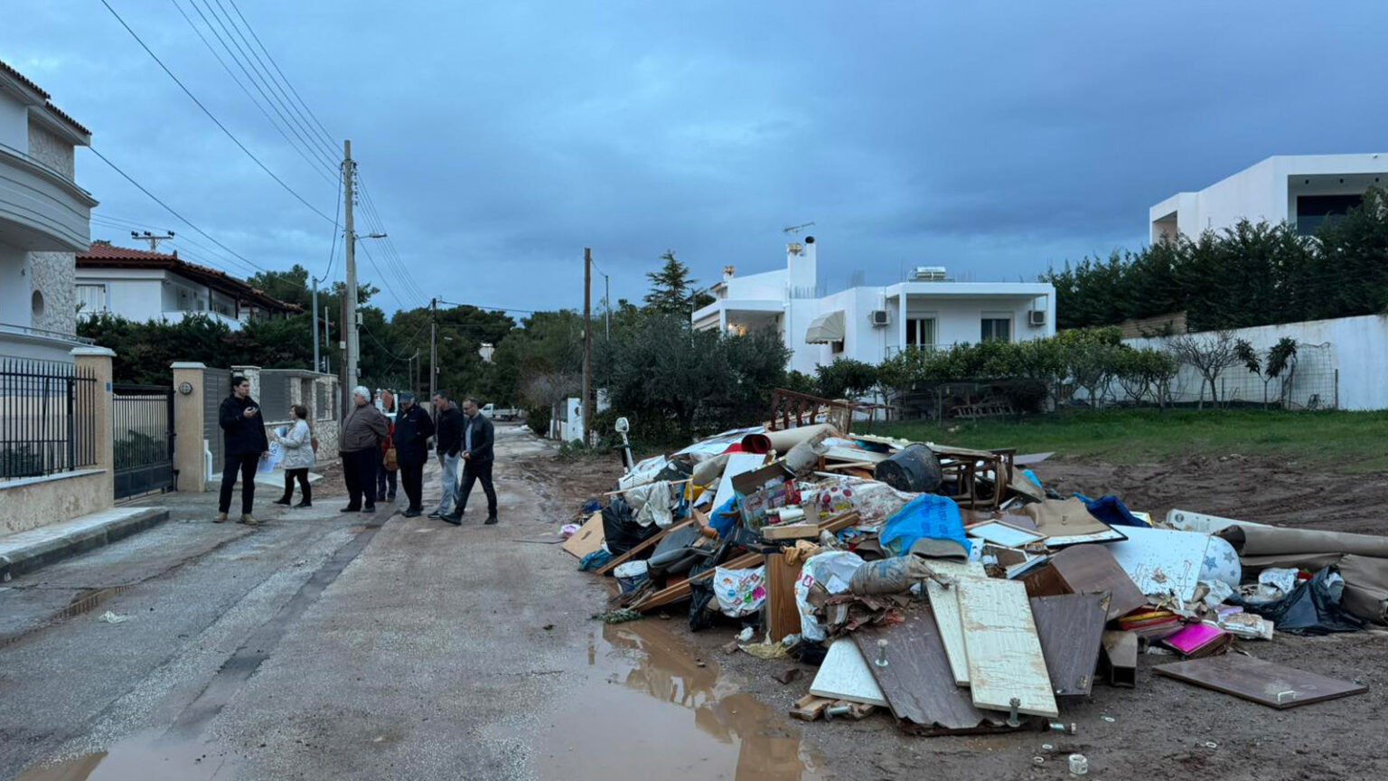 Κλιμάκιο του ΚΚΕ με επικεφαλής τον Γιάννη Γκιόκα, περιόδευσε στον Δήμο Βάρης – Βούλας – Βουλιαγμένης