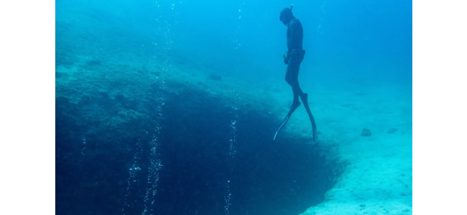 Βουλιαγμένη: Ποιο είναι το «Πηγάδι του Διαβόλου» όπου εγκλωβίστηκε ο 34χρονος δύτης