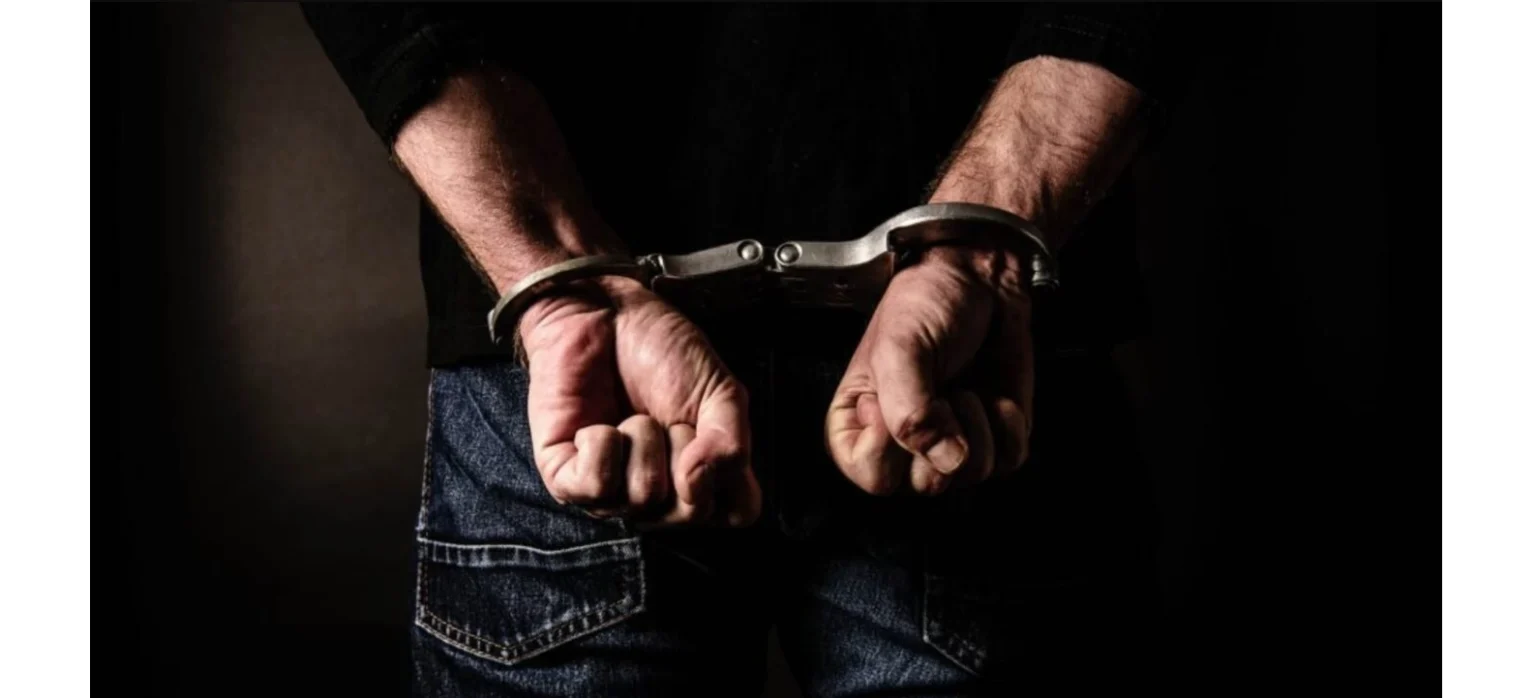 Συνελήφθη στη Βούλα 40χρονος Σέρβος μέλος εγκληματικής οργάνωσης που συμμετείχε σε υποθέσεις ανθρωποκτονίας