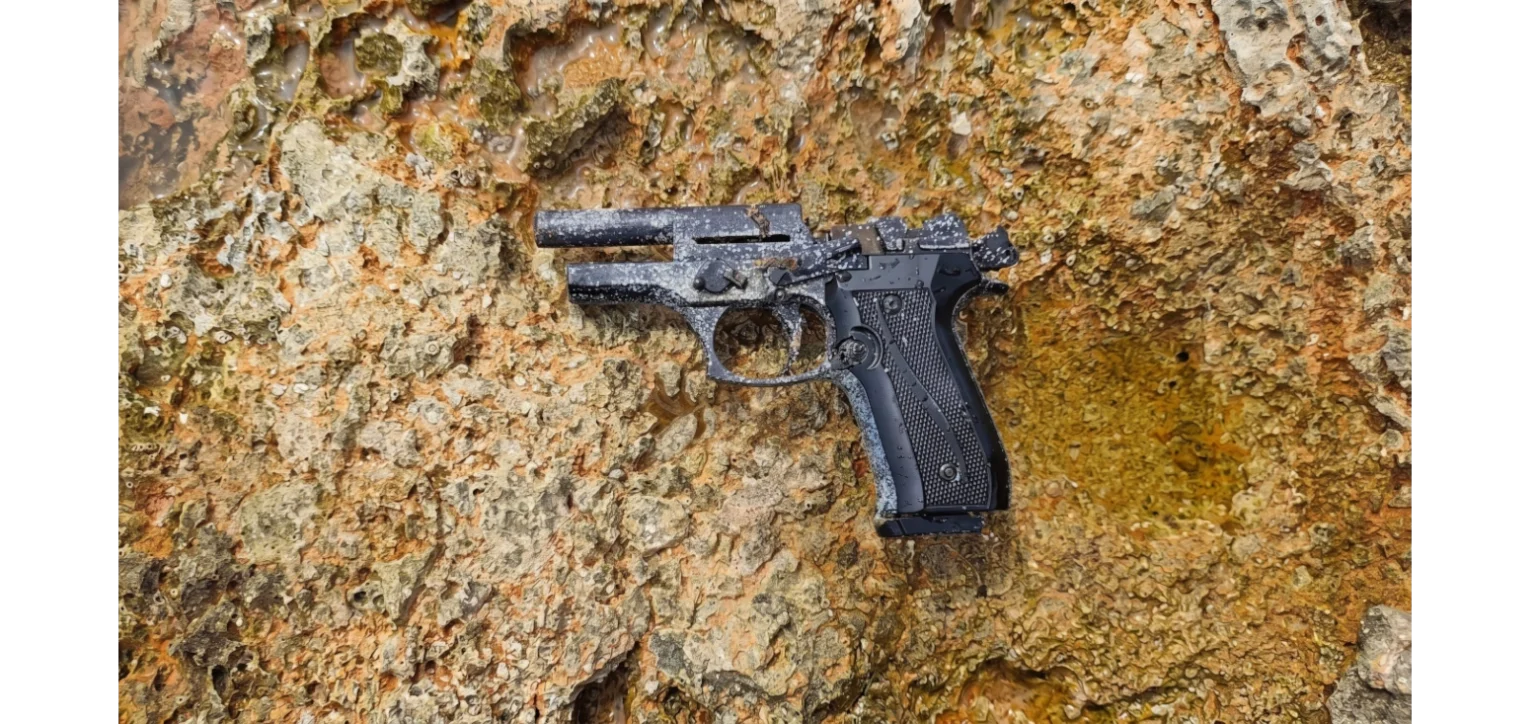 Βρέθηκε πιστόλι στην ελεύθερη παραλία της Βάρκιζας