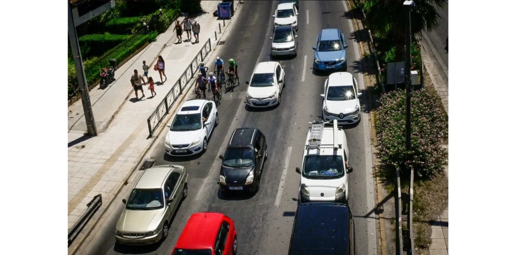 Χάος στην Ποσειδώνος: Καραμπόλα τεσσάρων οχημάτων – Μποτιλιάρισμα μέχρι τον Κηφισό