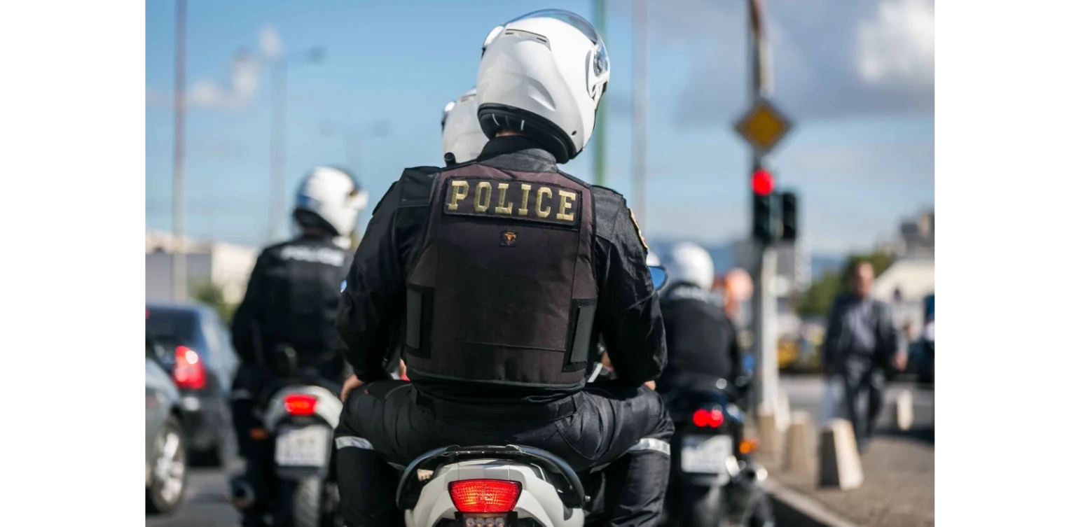 Χειροπέδες σε 46χρονο στη Βούλα: Κατηγορείται για ξέπλυμα μαύρου χρήματος στη Σερβία