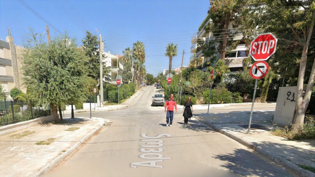 Βούλα: Κραυγή αγωνίας από κατοίκους για την οδό Άρεως – «Τρέχουν με 90 χλμ. μέσα στη γειτονιά»