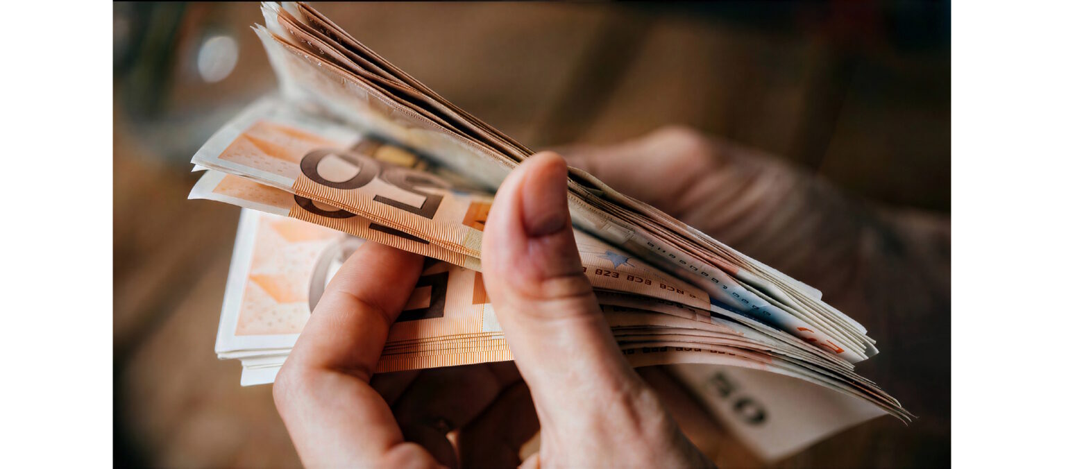 Βάρκιζα: «Καμπάνες» σε δύο καταστήματα στην παραλία – Τι βρήκαν στους ελέγχους